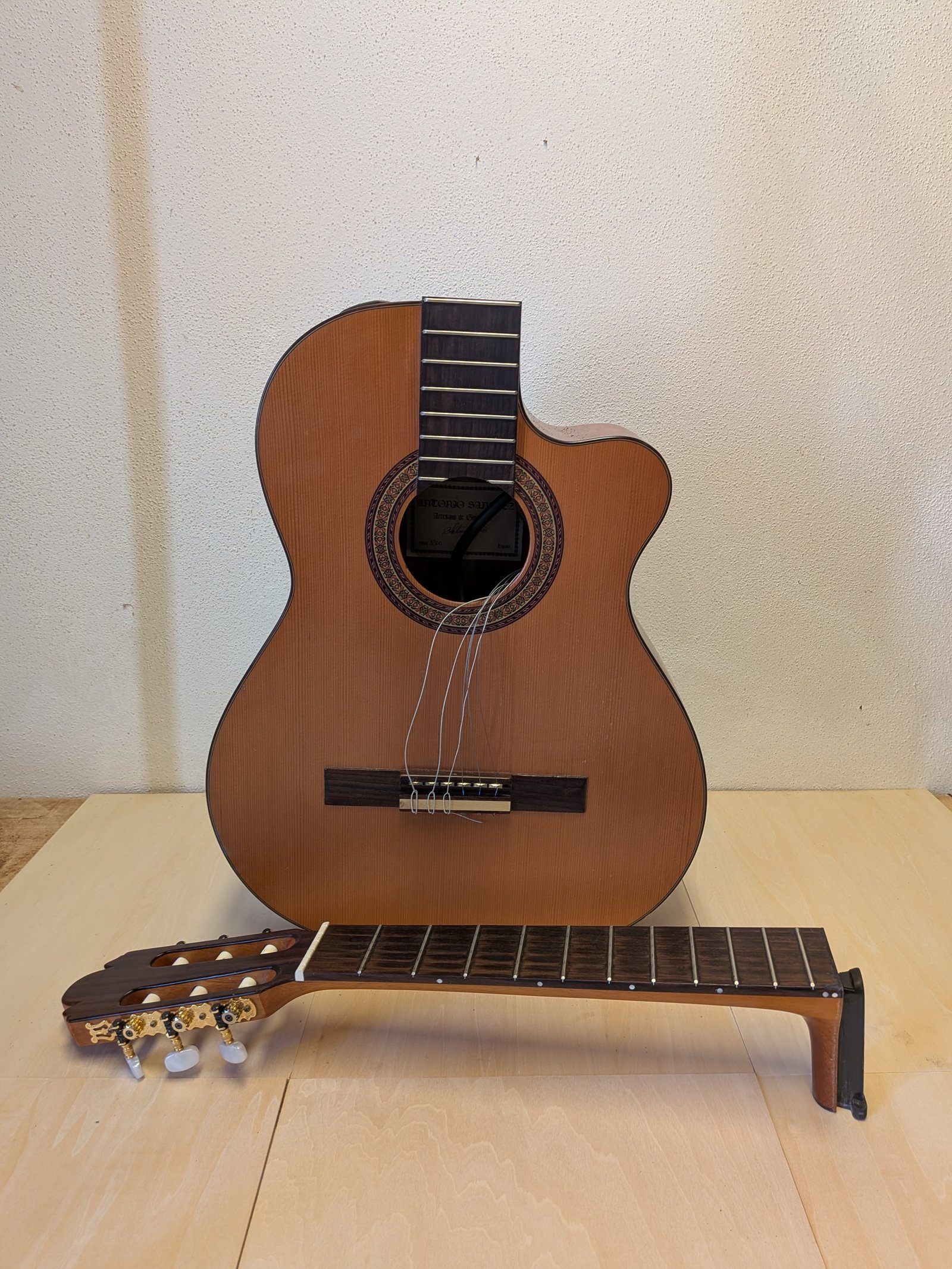 Guitarra cutaway Antonio Sánchez transformada Sistema Pullaway
