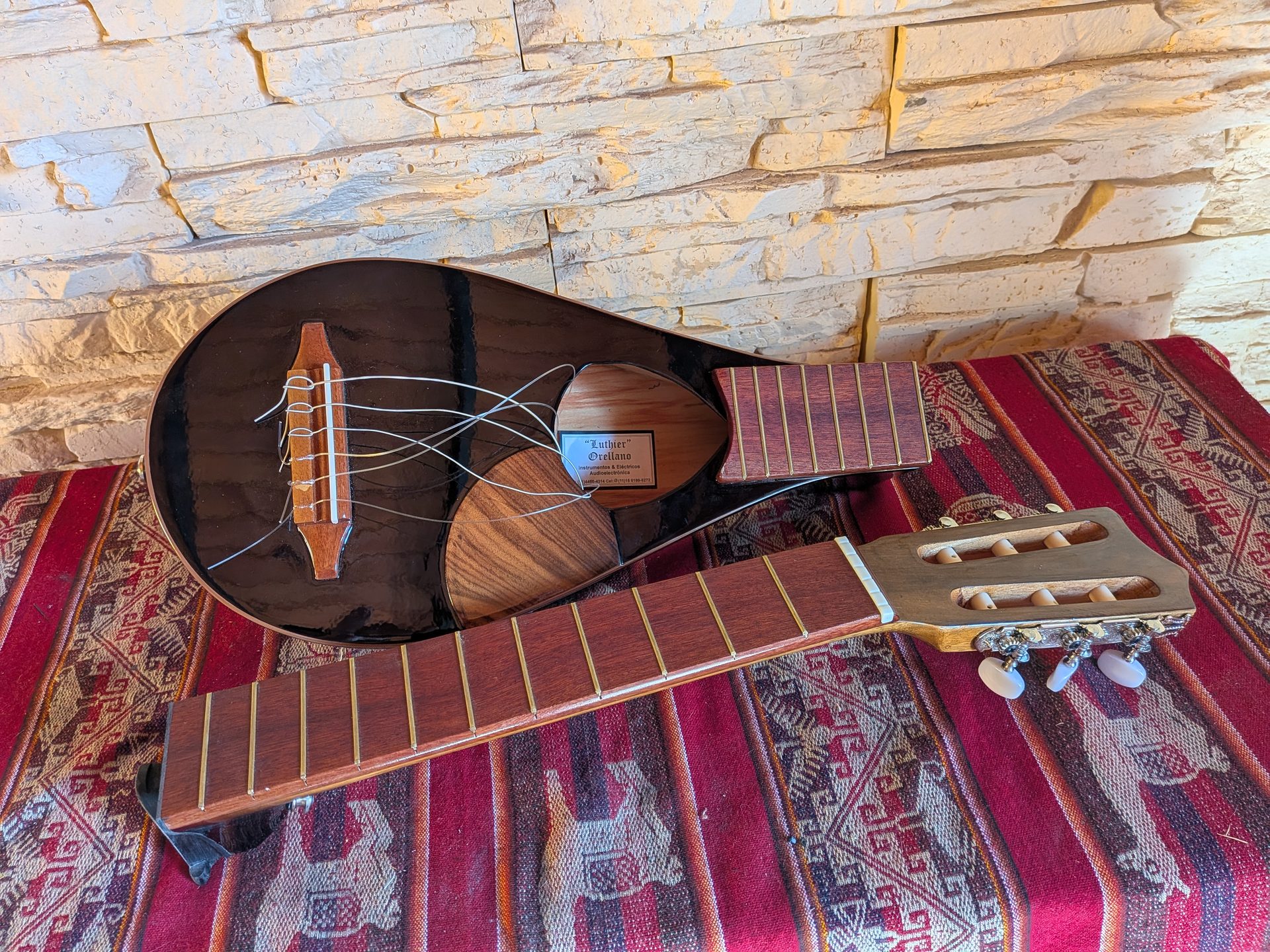 Guitarra de viaje transformada sistema Pullaway