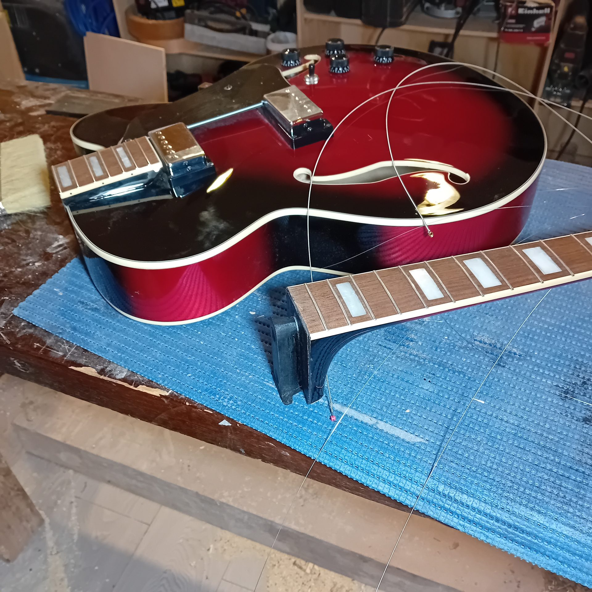 Guitarra Ibáñez jazz transformada sistema Pullaway