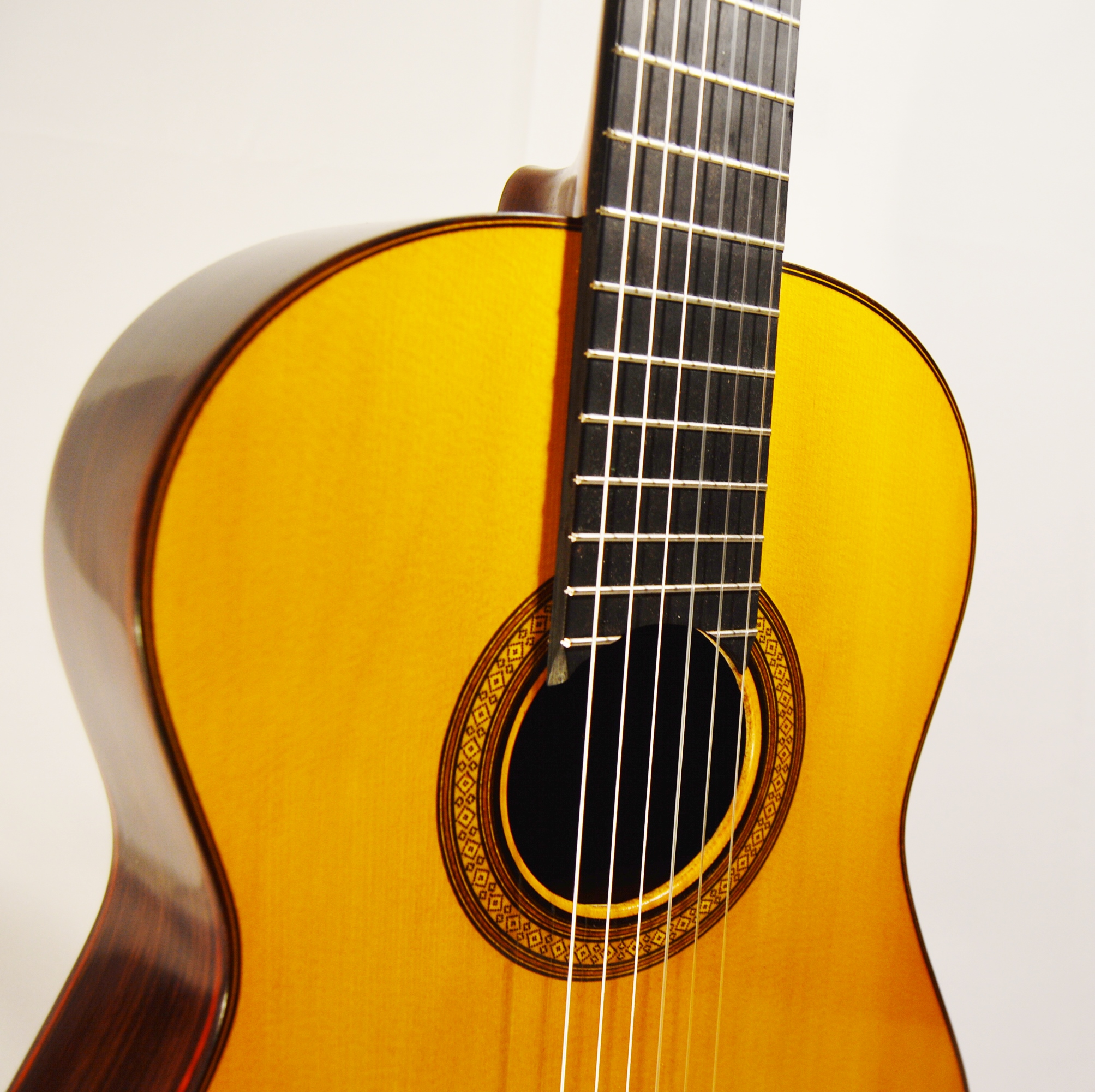 Fondo y aros de palo de rosa guitarra flamenca artesanal desmontable