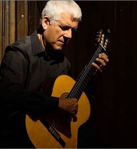 Josep Manzano – Concertiste avec guitare Pullaway
