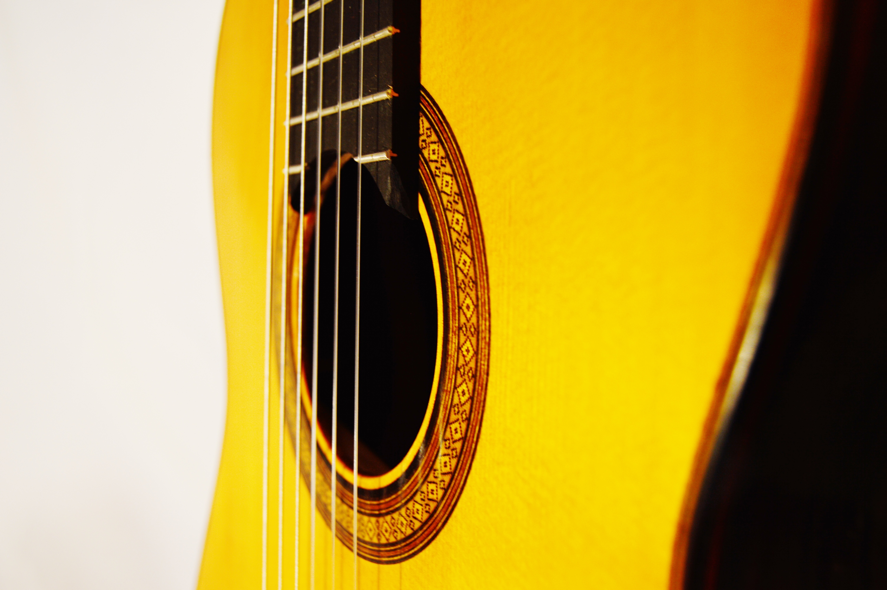 Atelier lutherie NRG Luthier – guitares artisanales avec système Pullaway