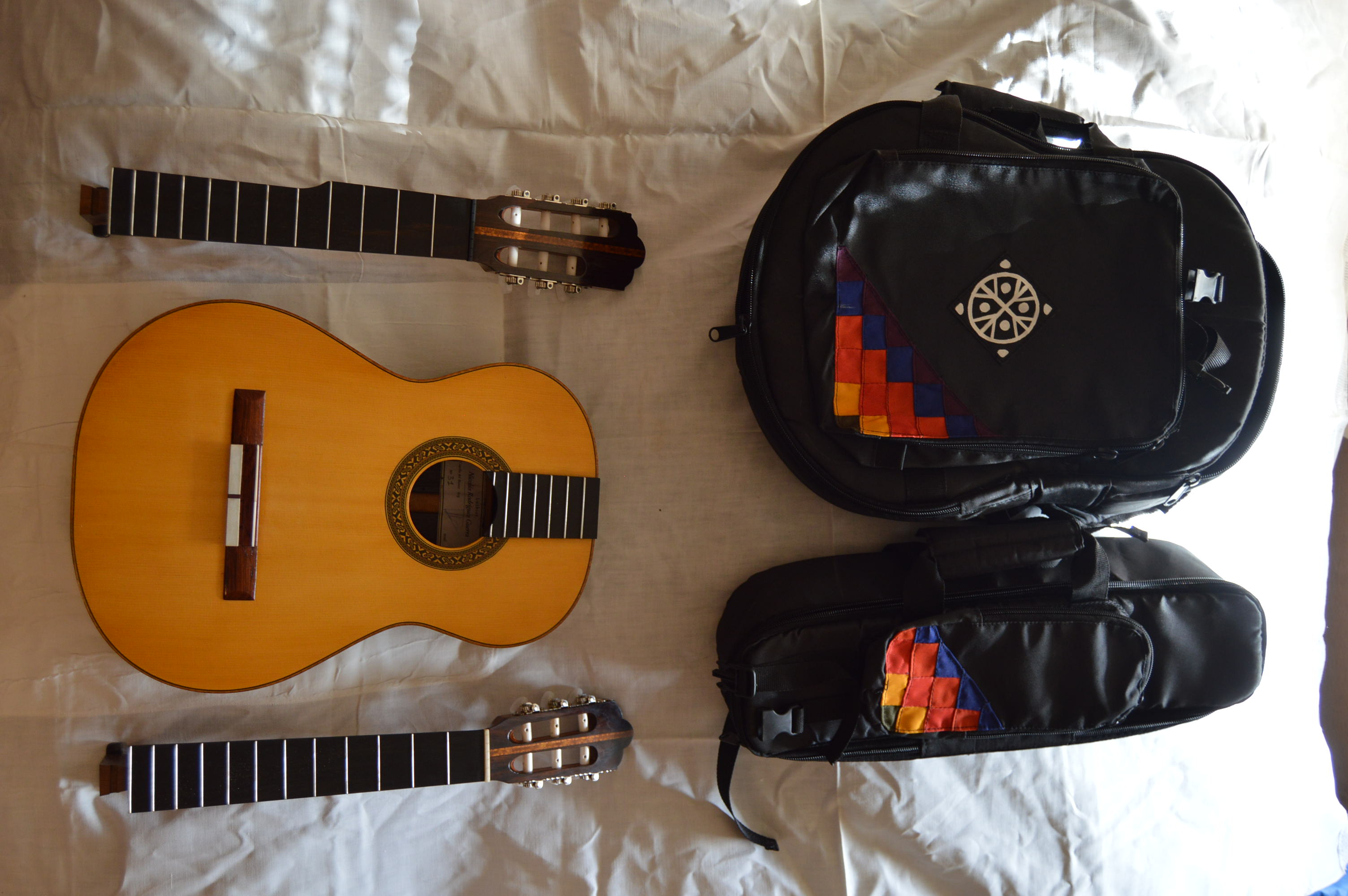 Éclisses guitare classique en cours de cintrage et assemblage artisanal