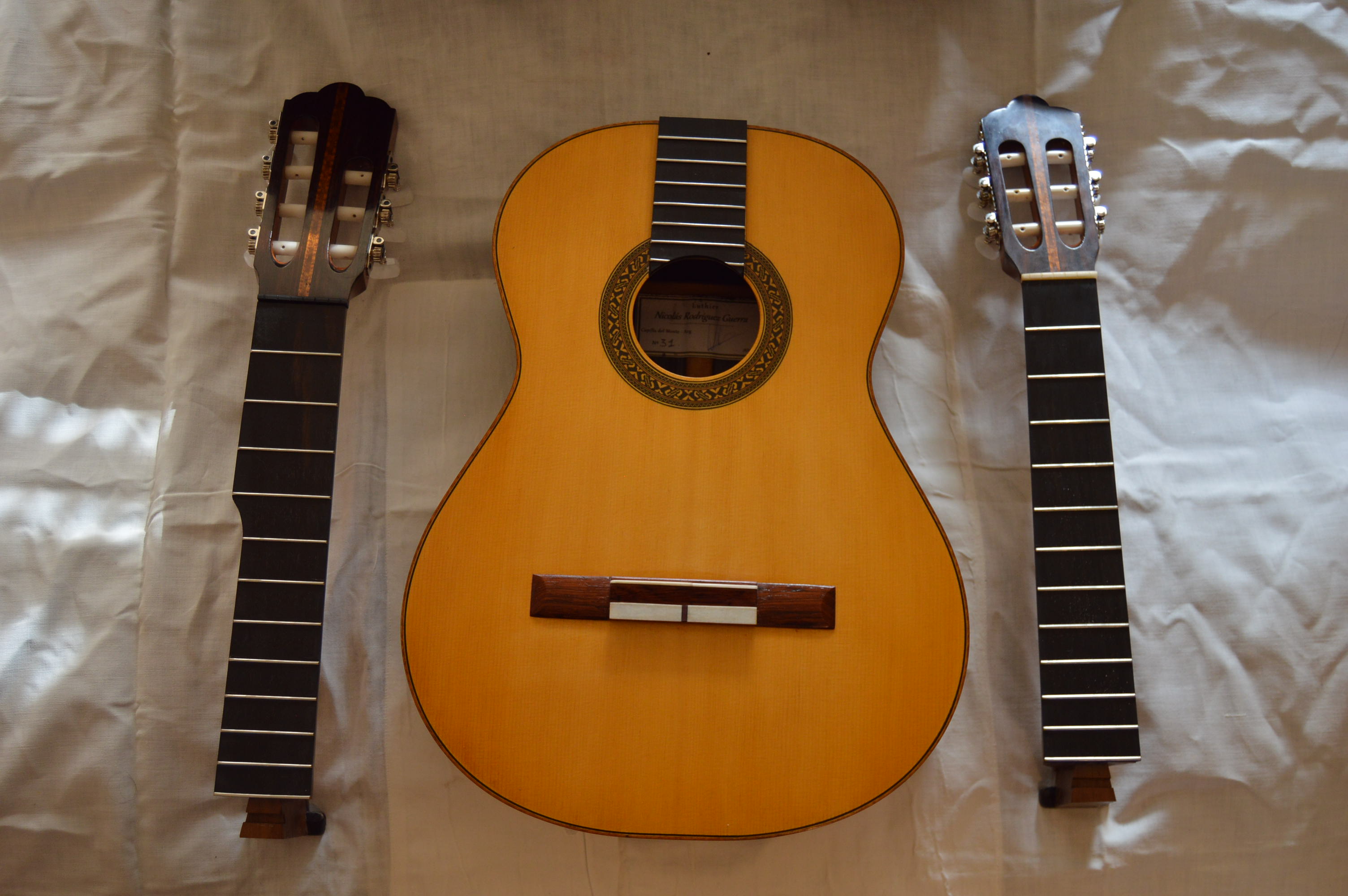 Collage éclisses guitare artisanale – luthier Nicolás Rodríguez Guerra