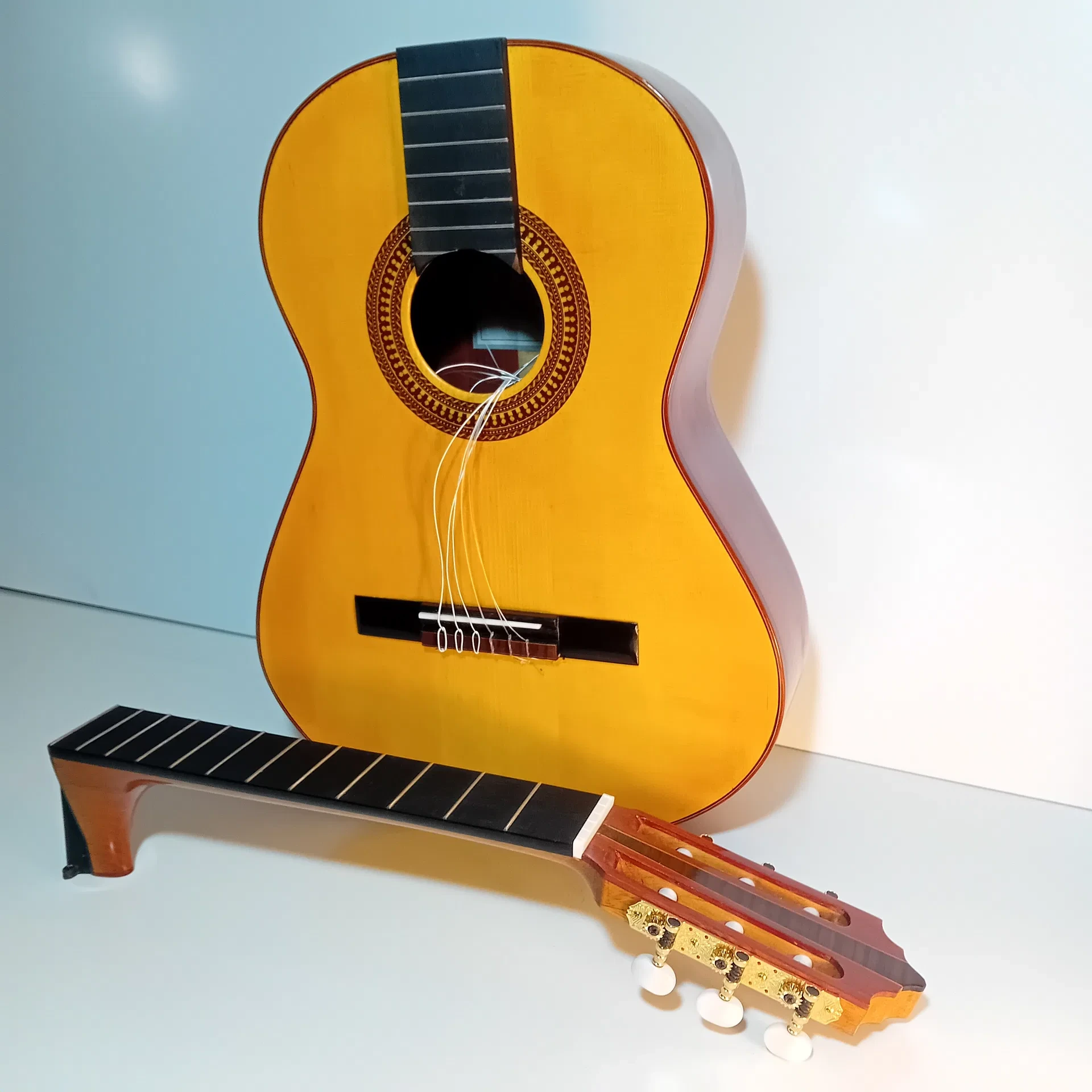 Guitarra desmontable abeto y palorojo artesanal