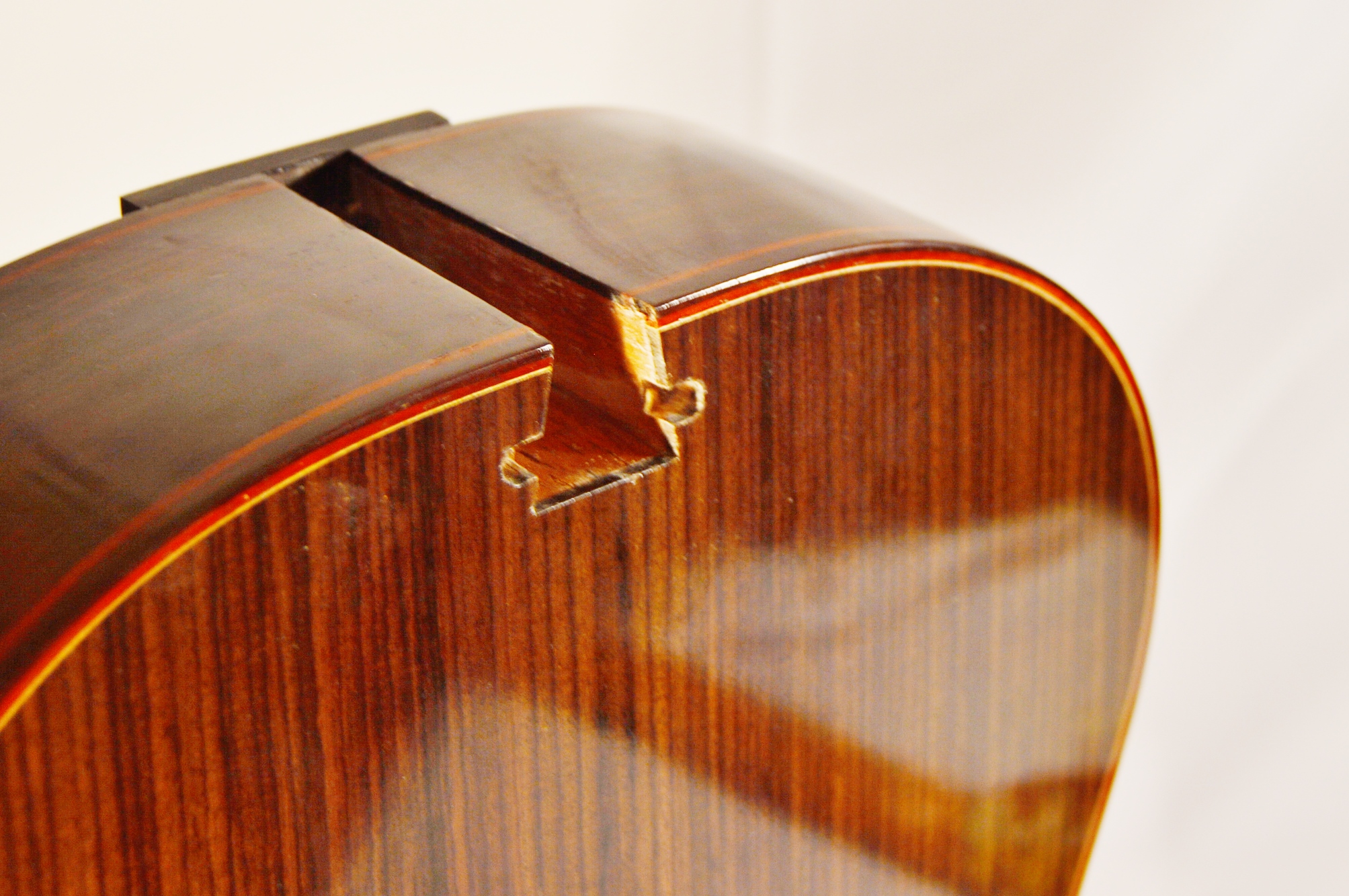 Mástil guitarra con sistema Pullaway – ensamblaje cola de milano madera