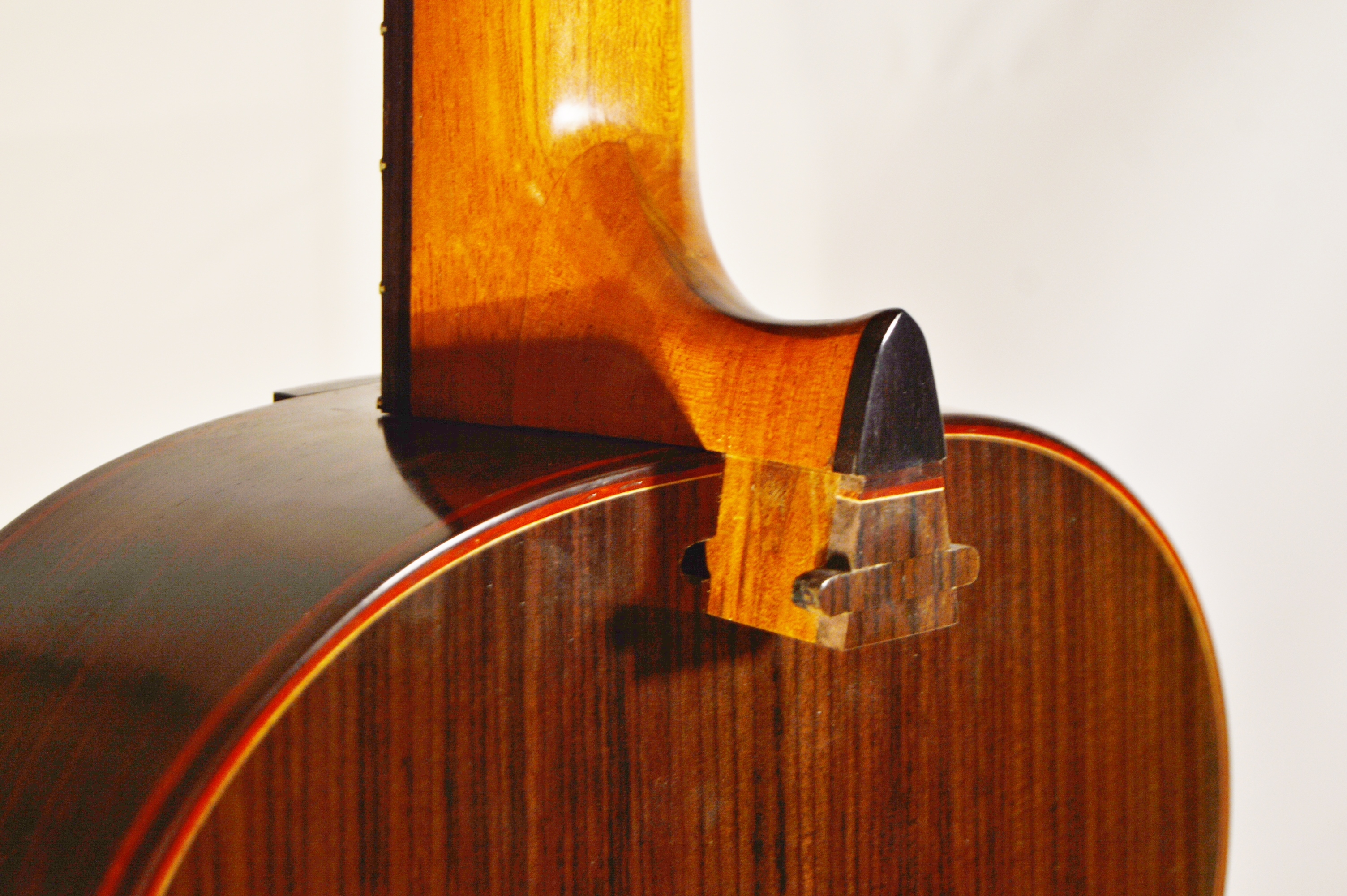 Acabado barniz guitarra clásica artesanal – luthier Nicolás Rodríguez Guerra