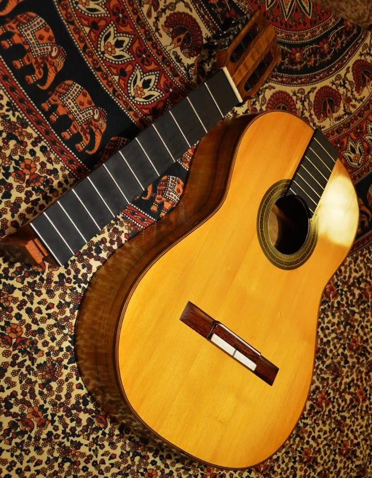 Primera guitarra desmontable artesanal Sistema Pullaway